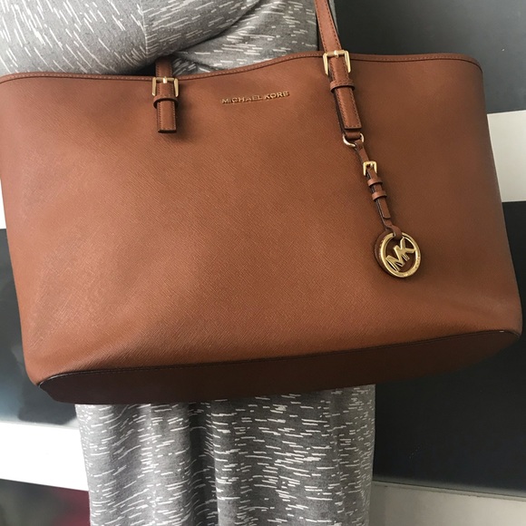 “SOLD”Authentic Michael Kors Jet Set bag - Picture 3 of 11